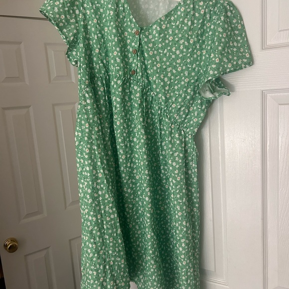FUNJULY Dresses & Skirts - Women's Green Floral Button-Front Dress